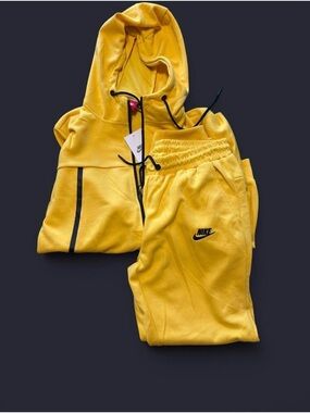 Nike Yellow Hooded Sweatshirt and Jogger Tracksuit with Black Accents